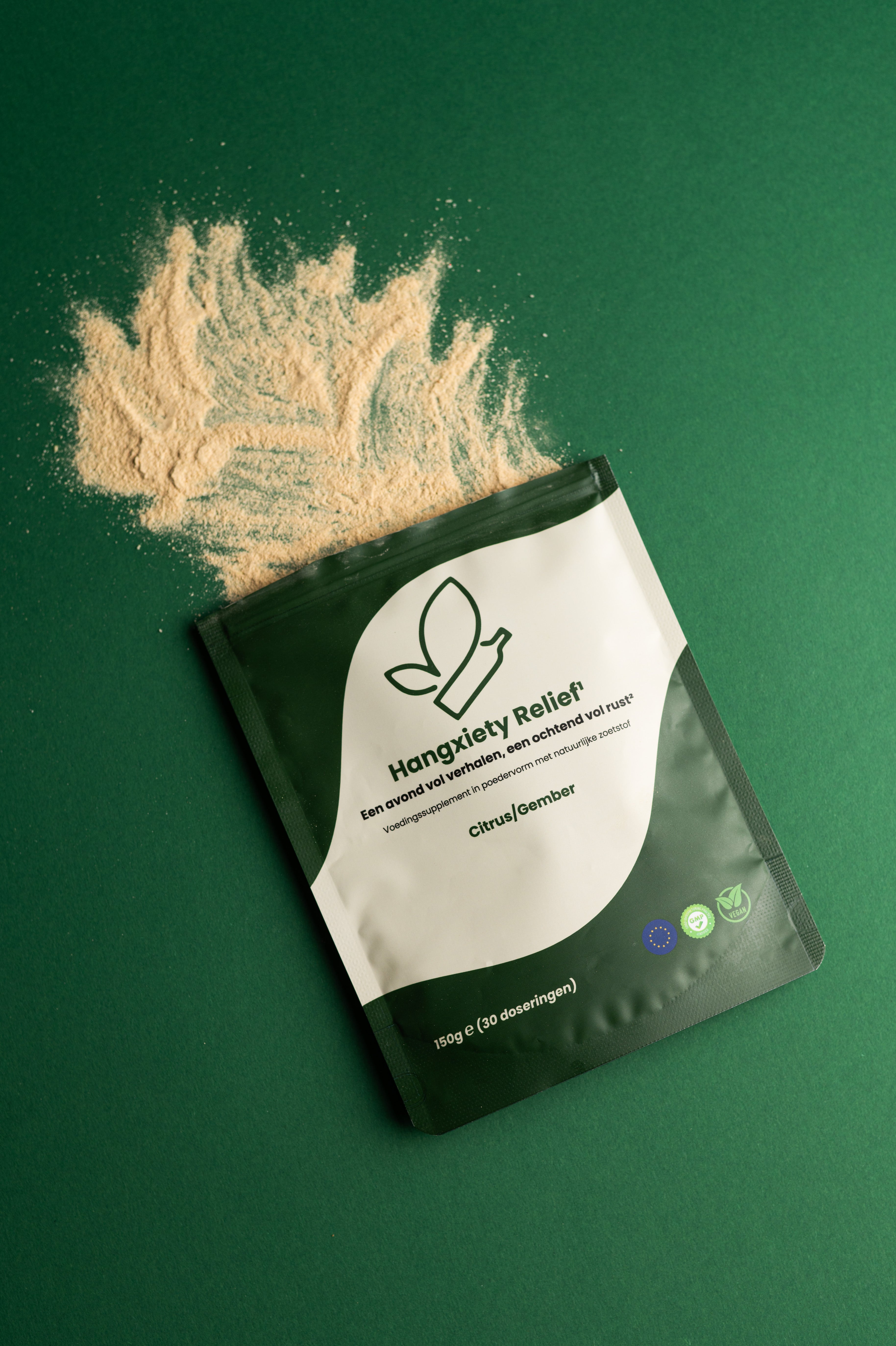 Hangxiety Relief poeder op groene achtergrond